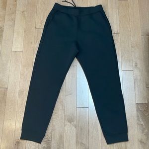 Uniqlo men’s black sport pantsSz L